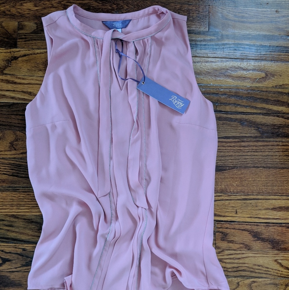 Ladies sleeveless blouse